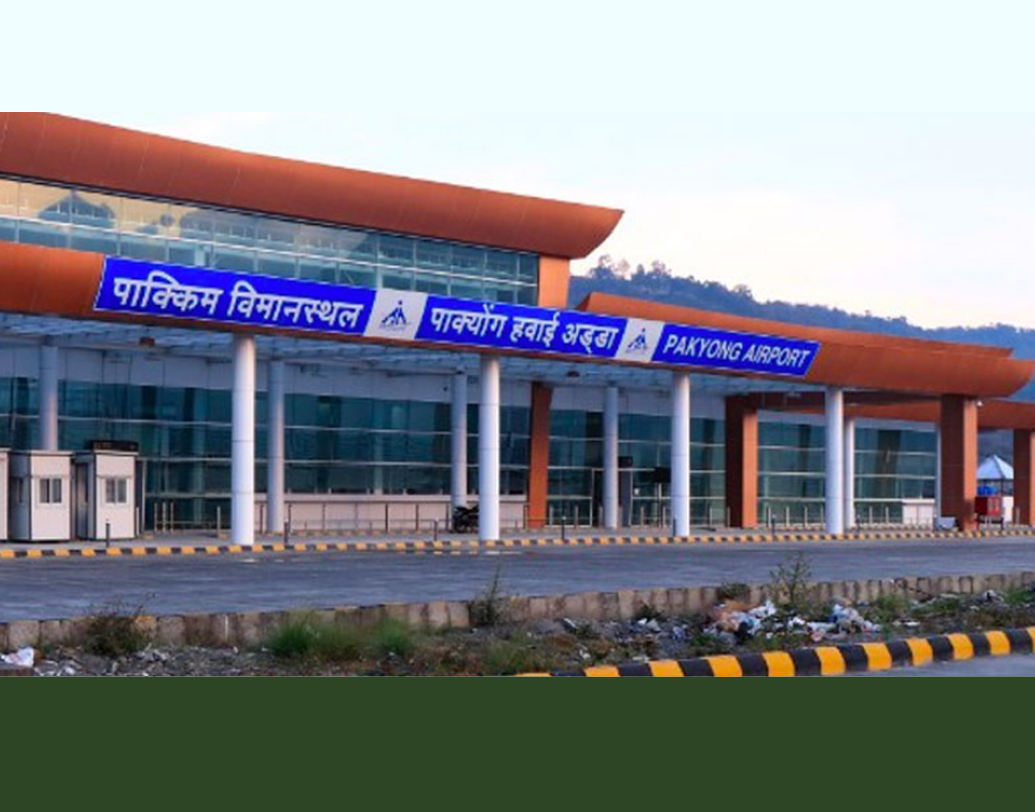 সোমবার পাকিয়ং বিমানবন্দরের আনুষ্ঠানিক উদ্বোধন করেন প্রধানমন্ত্রী নরেন্দ্র মোদী। বাণিজ্যিক উড়ান চালু হবে আগামী ৪ অক্টোবর থেকে। পুজোর আগেই পর্যটকদের জন্য সুখবর।