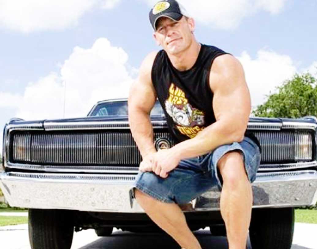 জন সিনা-গাড়ির প্রতি তীব্র ঝোঁক জন সিনার। পুরনো গাড়ি সংগ্রহ করতেও খুব ভালবাসেন। ১৯৬৯ সালের শেভ্রোলের কামারো মডেলটি এখনও রয়েছে সিনার গ্যারেজে। এ ছাড়াও প্লাইমাউথ সুপারব্রিড, ডজ চার্জার ছাড়াও ওল্ডসমোবাইল ক্যাটল্যাস র‌্যালায়ে ৩৫০ এই সব গাড়িগুলিও রয়েছে সিনার কাছে।