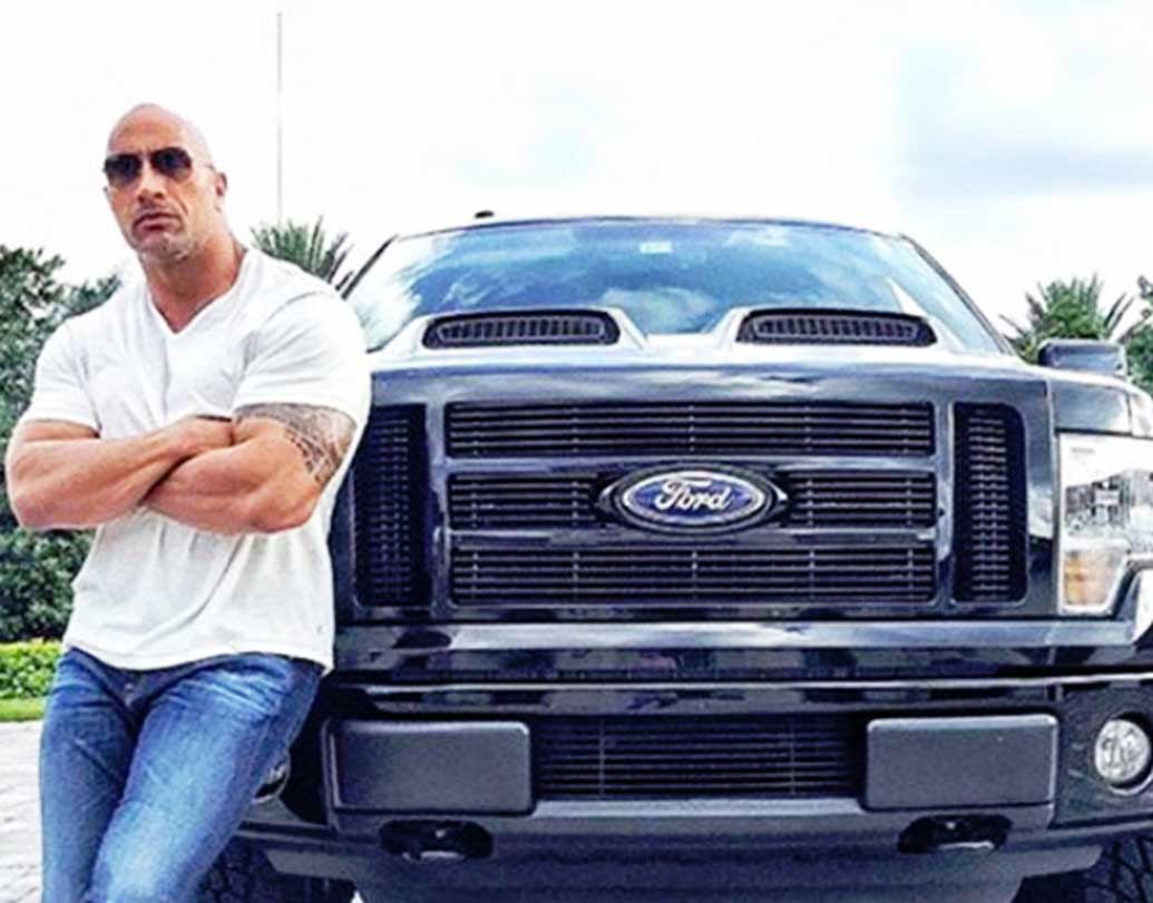 রক-বহু আগেই ডব্লিউ ডব্লিউ ই-তে দর্শকের মন জিতে ফেলেছিলেন রক। এখন হলিউডেও সমান কদর রক থুরি ডয়েন জনসনের। একটা ফোর্ড এফ ১৫০ রয়েছে রকের গ্যারেজে। আর সাধের এই গাড়িটিকে আদর করে রক ডাকেন ব্ল্যাক গরিলা বলে। একটি ক্যাডিল্যাক এসক্যালেডও রয়েছে রকের। কালো রঙের একটি রোলস রয়েস রেথও রয়েছে এই অভিনেতার।