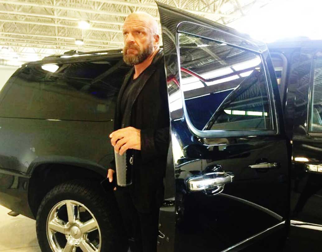 ট্রিপল এইচ- প্রতি দিনের ব্যবহারের জন্য একটি কালো রঙের ক্যাডিল্যাক এসক্যালেড ব্যবহার করেন ট্রিপল এইচ। এই গাড়িটি নিয়েই রেসলিং ইভেন্টগুলোতেও ঢুকতে দেখা যায় তাঁকে। তবে একটি ওল্ড জেনারেশন রোলস রয়েস ফ্যান্টমও ব্যবহার করেন ট্রিপল এইচ।