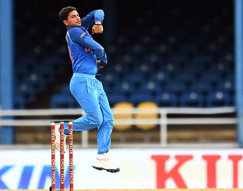 কুলদীপ যাদব: এশিয়া কাপে তিন ম্যাচে তিন উইকেট। কিন্তু তাঁর প্রভাব উইকেট সংখ্যার চেয়ে অনেক বেশি। বাঁ হাতি লেগস্পিন-গুগলির কোন বলটা ভিতরে আসবে, কোনটা বাইরে যাবে, কেউই ভাল করে বুঝতে পারছেন না!