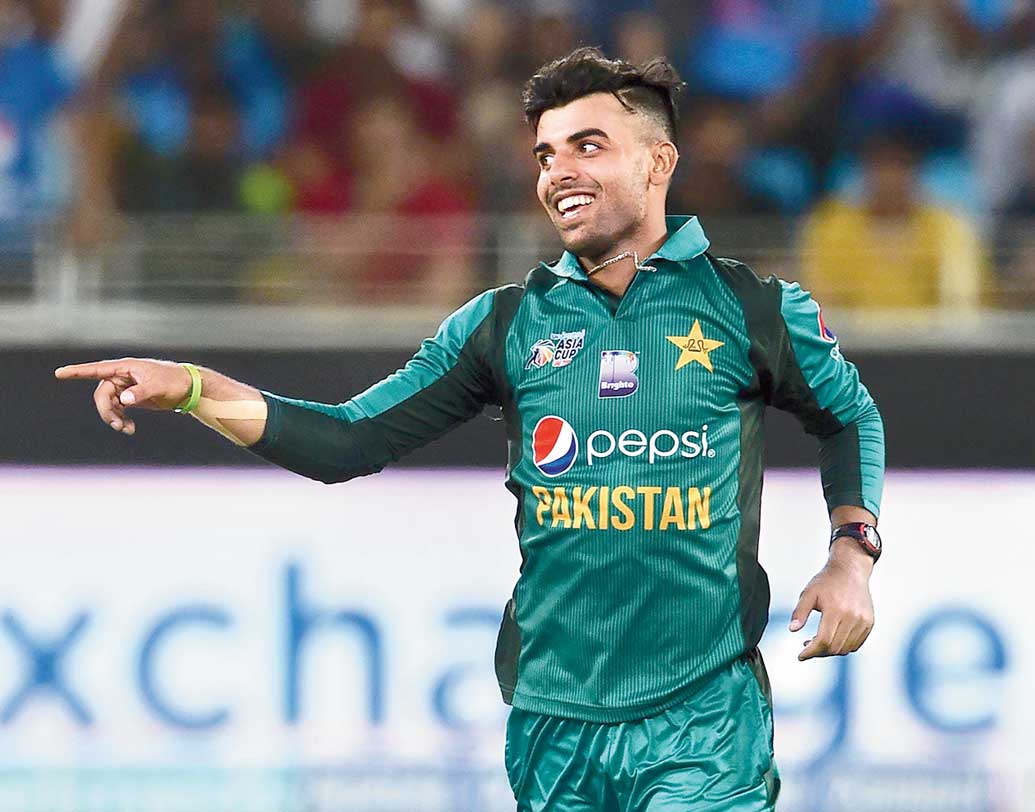 শাদাব খান: পাকিস্তানের সেরা স্পিন অস্ত্র হিসেবে এসেছিলেন। প্রথম ম্যাচে তিন উইকেট পাওয়ার পরে এই লেগস্পিনার গ্রুপ পর্বের ম্যাচে চোট পেয়ে বাইরে চলে যান। চেষ্টা চলছে আজ ভারতের বিরুদ্ধে নামানোর।