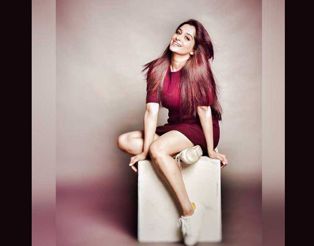 ‘আগলে জনম মোহে বেটিয়া হি কিজো’ ও ‘শ্বশুরাল সিমার কা’ ধারাবাহিকের পর আর পিছন ফিরে তাকাতে হয়নি তাঁকে। কিন্তু ব্যক্তিগত জীবনে বার বার বিতর্কে জড়িয়েছেন তিনি।