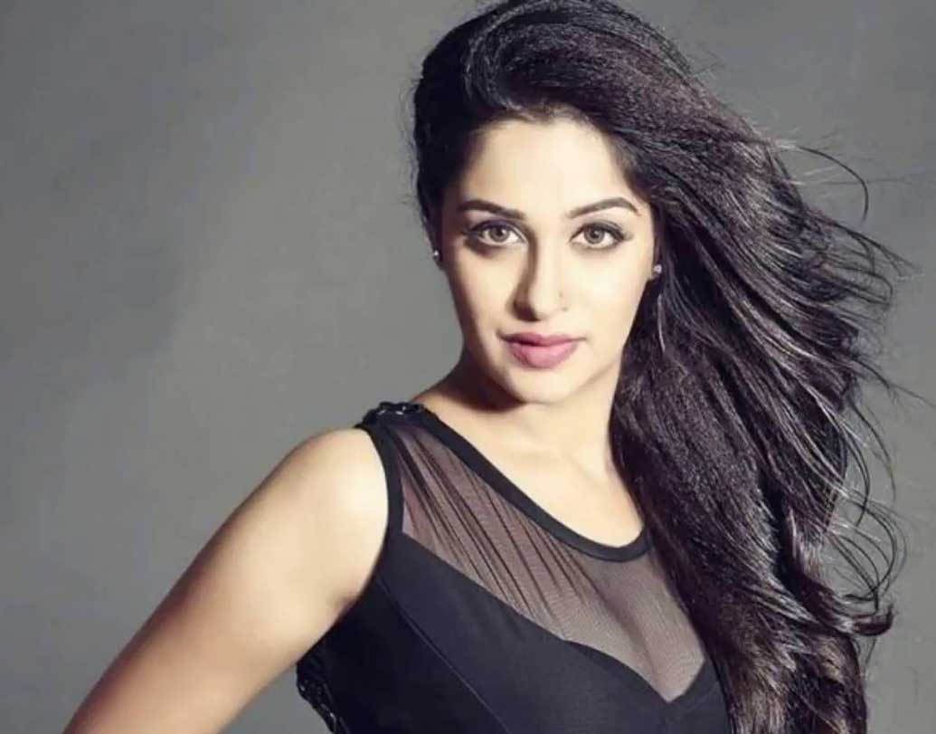 দীপিকার প্রথমে বিয়ে হয়েছিল এক বিমান চালকের সঙ্গে। কিন্তু ২০১২ সালে তাঁর বিচ্ছেদ হয়ে যায়।