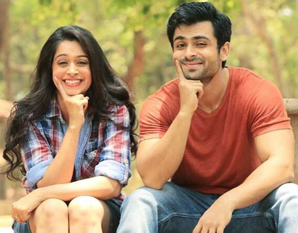 ‘শ্বশুরাল সিমার কা’ সিরিয়ালে অভিনয়ের সময় থেকেই আলাপ অভিনেতা শোয়েব ইব্রাহিমের সঙ্গে। বিবাহিত হলেও শোয়েবকে ডেট করা শুরু করেন দীপিকা। বিচ্ছেদের কারণও নাকি এটাই।