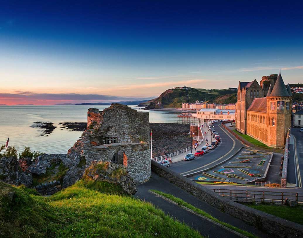 লিন্ডা একেই চোখে কম দেখেন, ৬১ বছর বয়স তাঁর। বেরচ্ছিলেন চশমাটা ঠিক করতে। ব্যাগটা নিয়েই তিনি গেলেন তাঁর অপটিশিয়ানের কাছে। আর তারপরেই জানা গেল আসল ঘটনা।