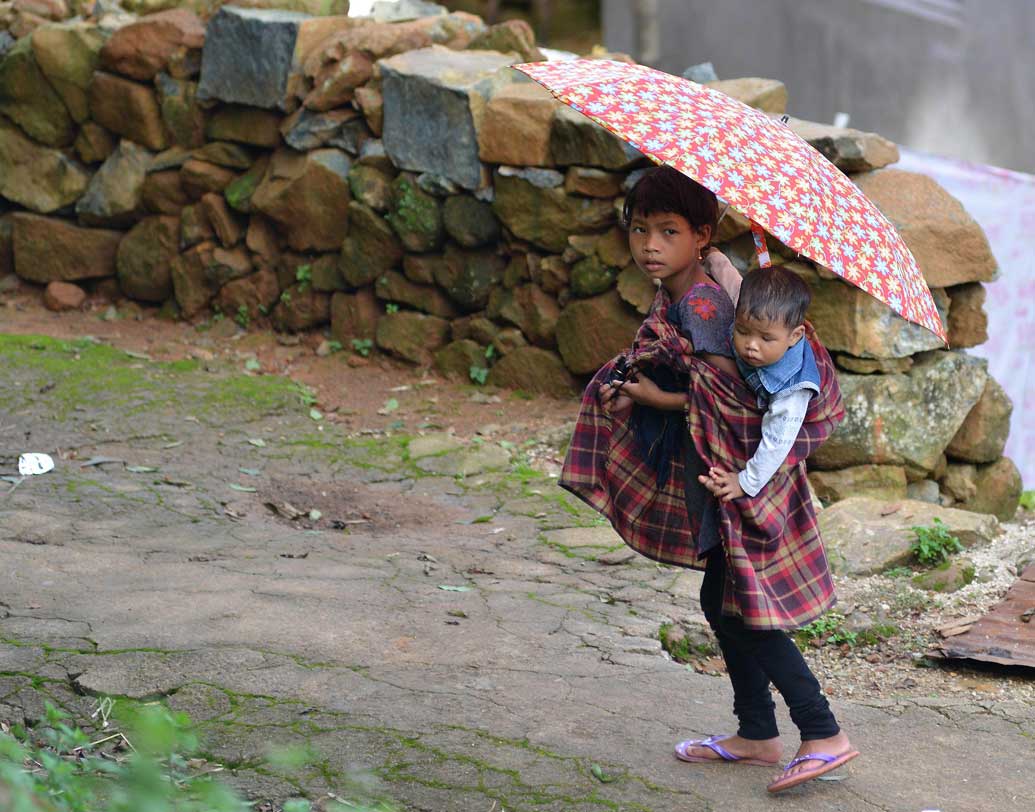 বর্তমান যুগের সঙ্গে তাল মিলিয়ে চলতে অক্ষরভিত্তিক নামও আছে এই গ্রামের বাসিন্দাদের। তবে নিজেদের মধ্যে খুব কমই ব্যবহার করেন সেটা।
