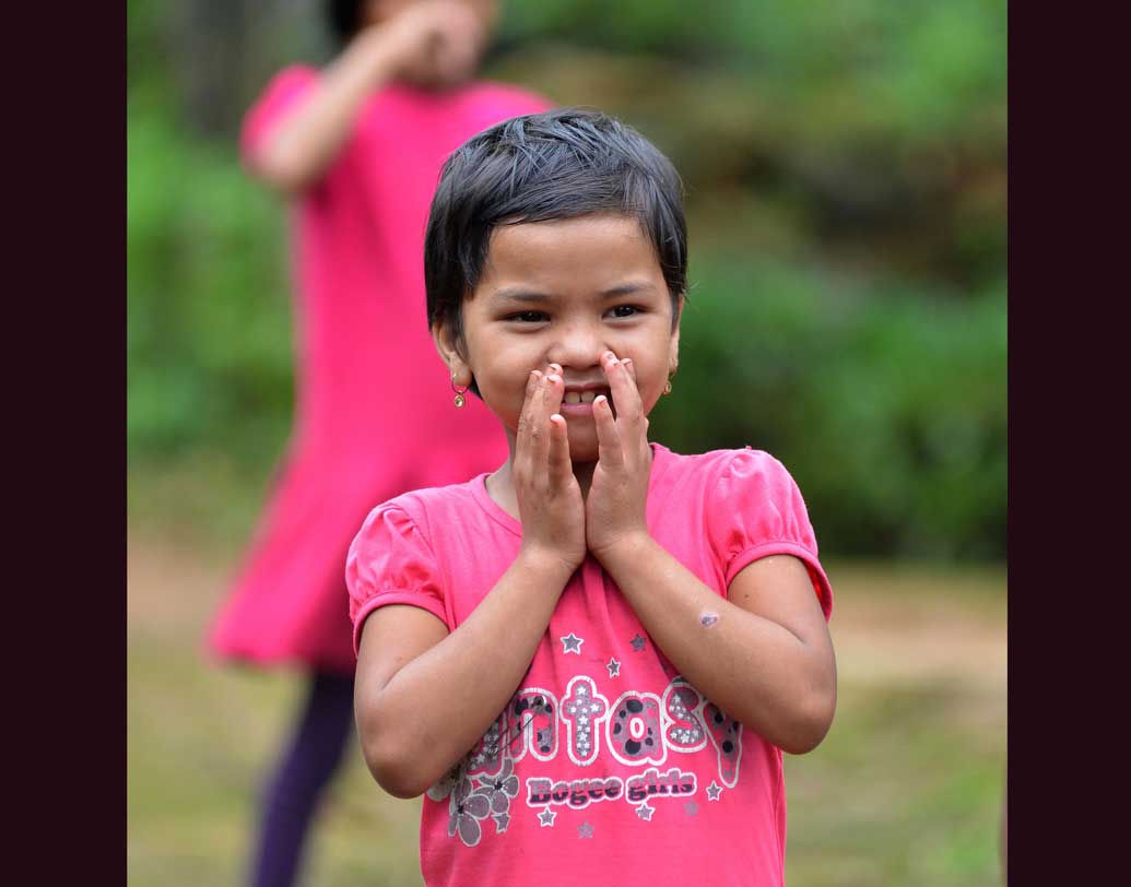 মা তাঁর সন্তানদের আলাদা আলাদা সুরে ডাকেন। দুপুর বা রাতে খাবার খেতে সন্তানদের ডাকতে হলে, সুরের আশ্রয় নেন মায়েরা। আবার সুরে সুরেই এর জবাব দেয় সন্তানেরা। এ ভাবেই সুরে সুরে চলে কথোপকথন।
