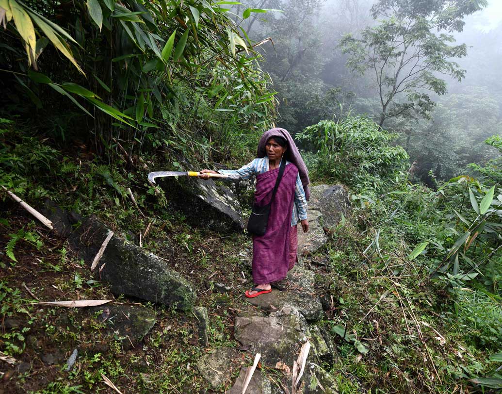 বিদ্যুৎ, টেলিভিশন ও মোবাইল ফোনের প্রভাবে এখন গ্রামটির সুর ও গানে পরিবর্তন আসছে। আধুনিকতা গ্রাস করায় চিন্তিত গ্রামের পুরনো বাসিন্দারা।