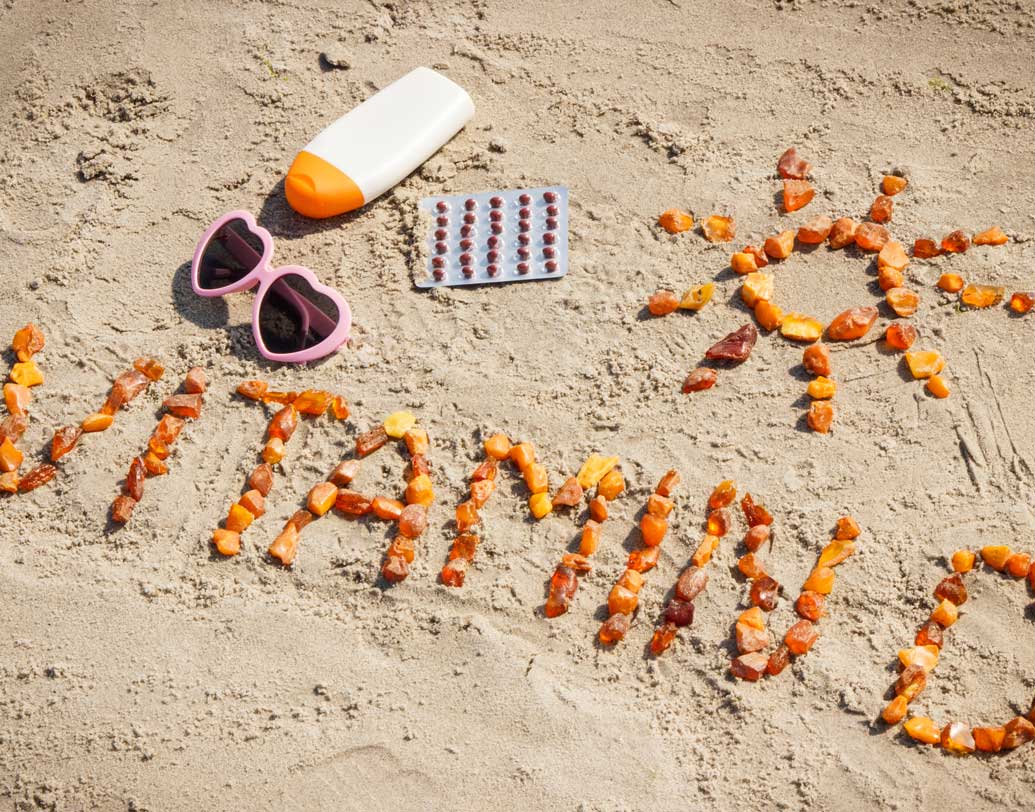 ছোটবেলা থেকেই শিশুর ডায়েটে রাখুন প্রচুর ভিটামিন ডি। এটি চুলের বৃদ্ধিতে বিশেষ সহায়ক। শিশুদের জন্য তৈরি নানা প্রসাধনে ভিটামিন ডি থাকে। সূর্যের আলোয় প্রচুর ভিটামিন ডি থাকে। তাই রোদে রাখুন কিছু ক্ষণ। ছবি: শাটারস্টক।