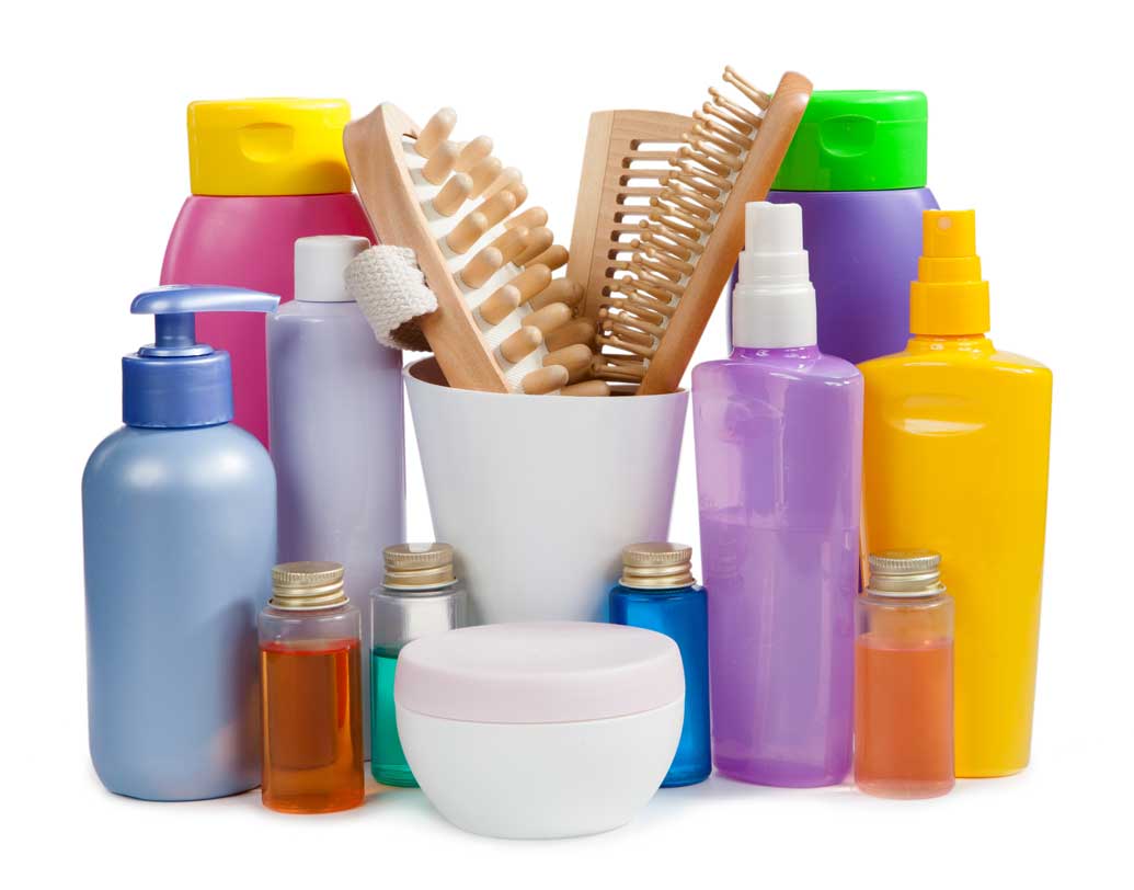 শুধু শ্যাম্পুই নয়, ছোট থেকেই শ্যাম্পুর পর কন্ডিশনার দিন শিশুর মাথায়। মিনিট দুয়েক রেখে ধুয়ে ফেলুন। শিশুর ত্বকের উপযুক্ত শ্যাম্পু ও কন্ডিশনার কিনুন চিকিৎসকের পরামর্শ নিয়ে। ছবি: শাটারস্টক।