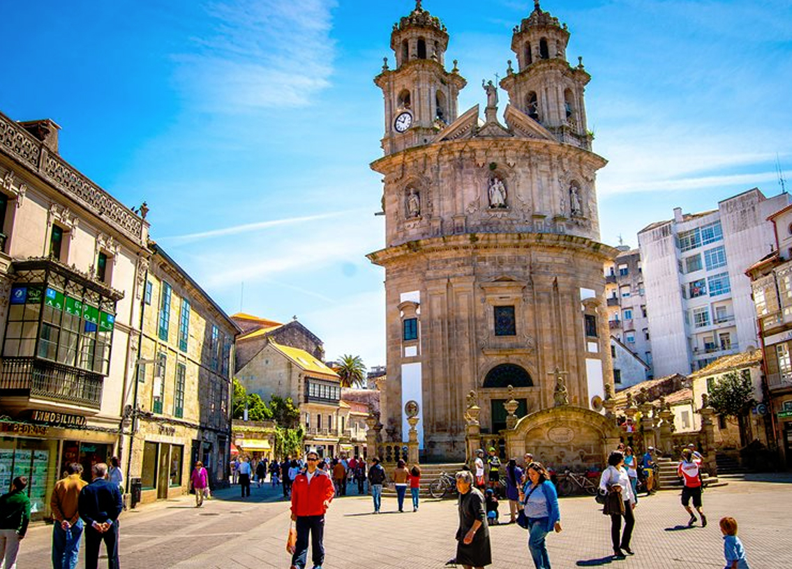 স্পেনের একটি ছোট্ট শহর পন্টেভেদ্রা। দীর্ঘ ১৯ বছর ধরে এই শহরে গাড়ি নিষিদ্ধ। খুব প্রয়োজন ছাড়া এখানে গাড়ি চলাচল করে না। শহরের বাসিন্দারা হেঁটে বা বাই-সাইকেলে গন্তব্যে পৌঁছন। শহরটা ছোট হওয়ায় বাই-সাইকেলেই তা পার করা যায়।