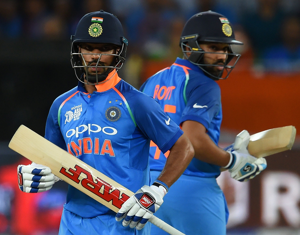 পাকিস্তানের বিরুদ্ধে ভারতের দুই ব্যাটসম্যানের শতরানের নজির এর আগে বার দুয়েক ছিল। ১৯৯৬ সালে সচিন তেন্ডুলকর ও নভজ্যোৎ সিংহ সিধু এবং ২০০৫ সালে বীরেন্দ্র সহবাগ ও রাহুল দ্রাবিড়ের পর তালিকায় তিনে এলেন রোহিত-শিখর।