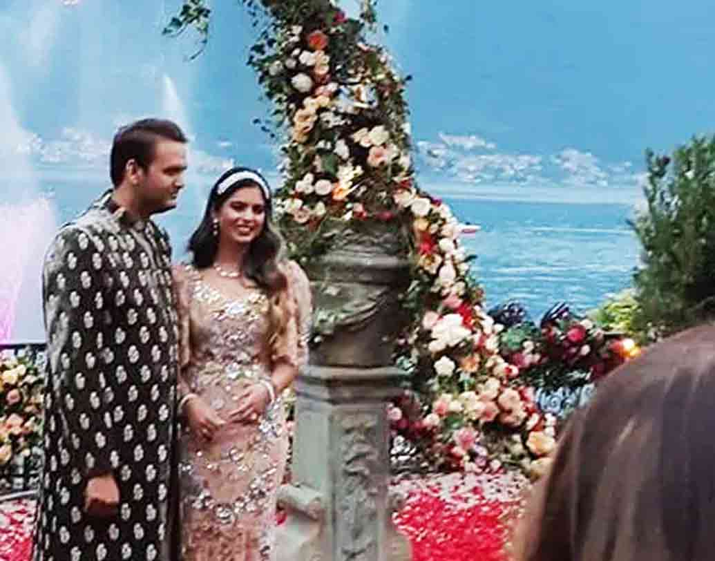 হলিউডের প্রথম সারির তারকাদের ঢুঁ মারার জায়গা এই লেক কোমো। আর এই লেকের আকার এক্কেবারে ইংরেজি বর্ণমালার ওয়াই-এর মতো। ইতালির তৃতীয় বৃহত্তম এই লেকের আয়তন প্রায় ১,৩৪৫ ফুট।