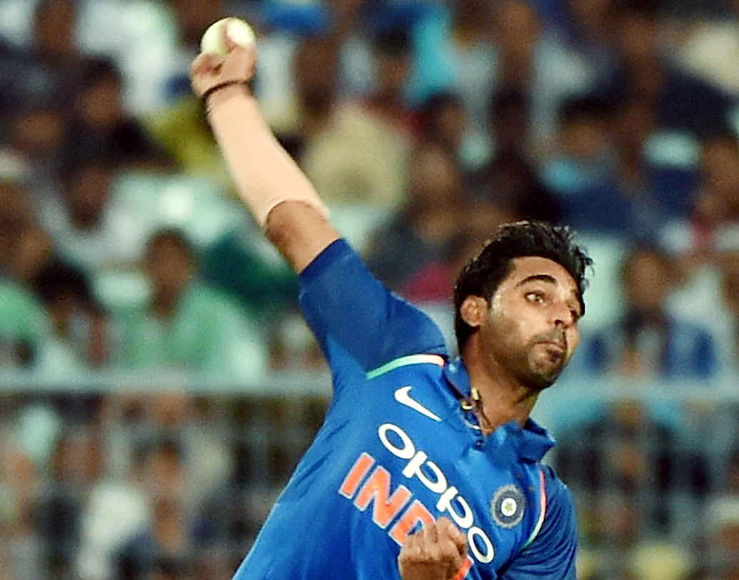 ২০১৩-র  ১৫ জুন। আইসিসি চ্যাম্পিয়ন্স ট্রফির আসর বসেছিল বার্মিংহ্যামে। প্রথমে ব্যাট করে ১৬৫ রান করে পাকিস্তান। তবে ডাকওয়র্থ-লুইস পদ্ধতিতে ৮ উইকেটে জিতে যায় ভারত। ১৭ বল বাকি থাকতেই জয়ের জন্য প্রয়োজনীয় ১০২ রান তুলে নেয় তারা। ১৯ রানে ২ উইকেট নিয়ে ম্যাচের সেরা হন ভুবনেশ্বর কুমার।