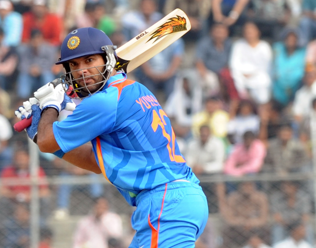 আইসিসি চ্যাম্পিয়ন্স ট্রফির গ্রুপ ম্যাচ। ২০১৭-র ৪ জুন। এ বার বার্মিংহ্যামে প্রথমে ব্যাটিং করতে নামে ভারত। রোহিত শর্মার ৯১ রানের সৌজন্যে ৩১৯ রান করে টিম ইন্ডিয়া। জবাবে ভারতীয় বোলারদের দাপটে ১৬৪ রানেই অলআউট হয়ে যান পাক ব্যাটসম্যানেরা। ৩২ বলে ৫৩ রানের ঝোড়ো ইনিংস খেলে ম্যাচের সেরা হন যুবরাজ সিংহ।