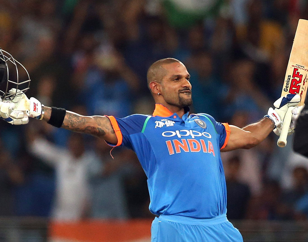 রবিবার এশিয়া কাপের সুপার ফোর ম্যাচে ফের পরস্পরের বিরুদ্ধে নামে ভারত-পাক। প্রথমে ব্যাট করে সরফরাজ নওয়াজের দল করে ২৩৭ রান। জবাবে জোড়া সেঞ্চুরি উপহার দেন ভারতীয় ওপেনার শিখর  ধওয়ান এবং রোহিত শর্মা। ৩৯.৩ ওভারেই জয়ের রান তুলে নেয় ভারত। ম্যাচের সেরা হন শিখর ধওয়ন।