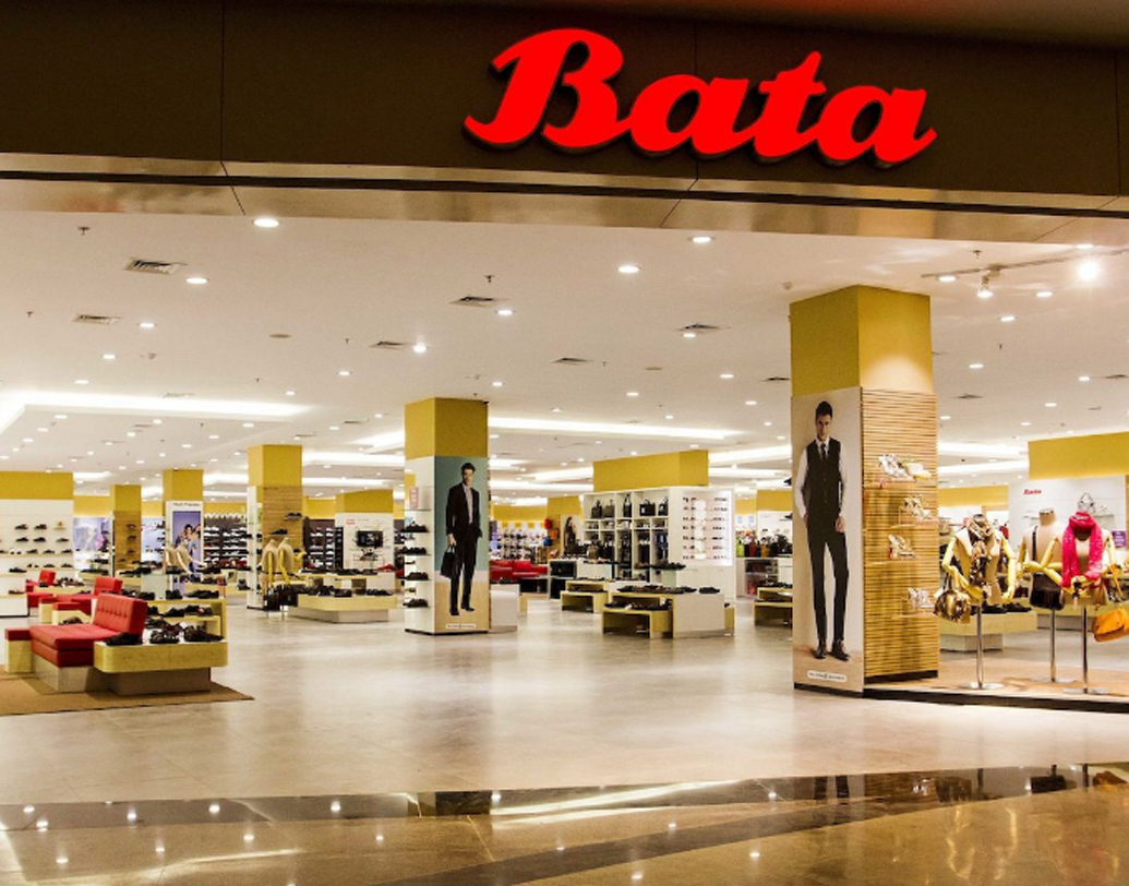 ‘পুজোয় চাই নতুন জুতো’। কে না জানেন, এমন কালজয়ী লাইনের জন্ম বাটার বিজ্ঞাপনে। আপামর ভারত বাটাকে আপন করে নিতে বেশি সময় নেয়নি। বাঙালিয়ানার গন্ধ পাওয়া গেলেও বাটা কিন্তু এক্বেবারেই বাংলা বা ভারতের ব্র্যান্ড নয়। কানাডীয় এইসংস্থার সদর দফতর রয়েছে সুইৎজ়ারল্যান্ডে।