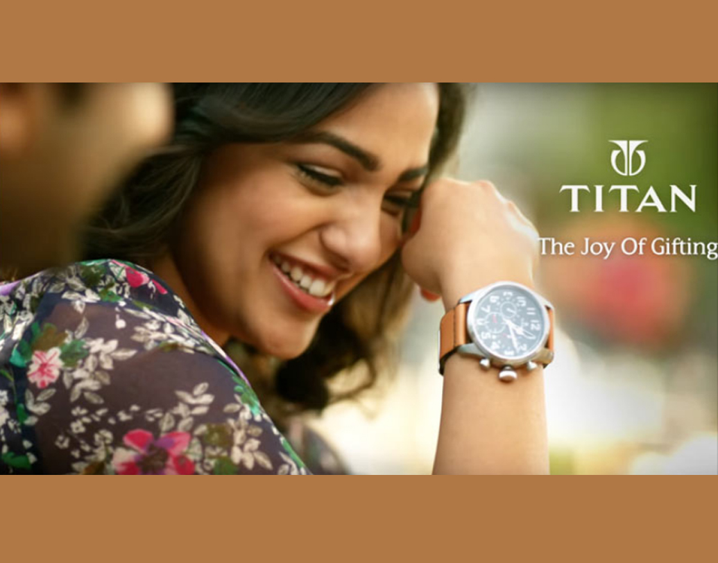 এ দেশের বাজারে টাইটান-এর ঘড়ি বা লাক্সারি আইটেম জনপ্রিয়তা বড় একটা কম নয়। নামে বিদেশি ছোঁয়া থাকলেও এই ব্র্যান্ডটি টাটা গোষ্ঠী এবং তামিলনাড়ু ইন্ডাস্ট্রিয়াল ডেভেলপমেন্ট কর্পোরেশনে যৌথ মালিকানাধীন।