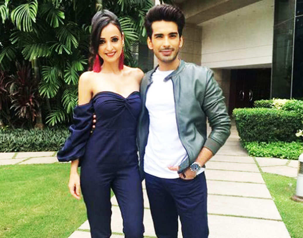 ‘মিলে যব হাম তুম’-এর সেটে প্রথম বার দেখা হয় সানায়া ইরানি এবং মোহিত সহগলের। সেখানে থেকেই ডেটিং আরম্ভ করেন দু’জনে। সেখান থেকেই লিভ ইন রিলেশনশিপে চলে যান মোহিত এবং সানায়া। পরে ২০১৬ সালে গাঁটছড়া বাঁধেন দু’জনে।