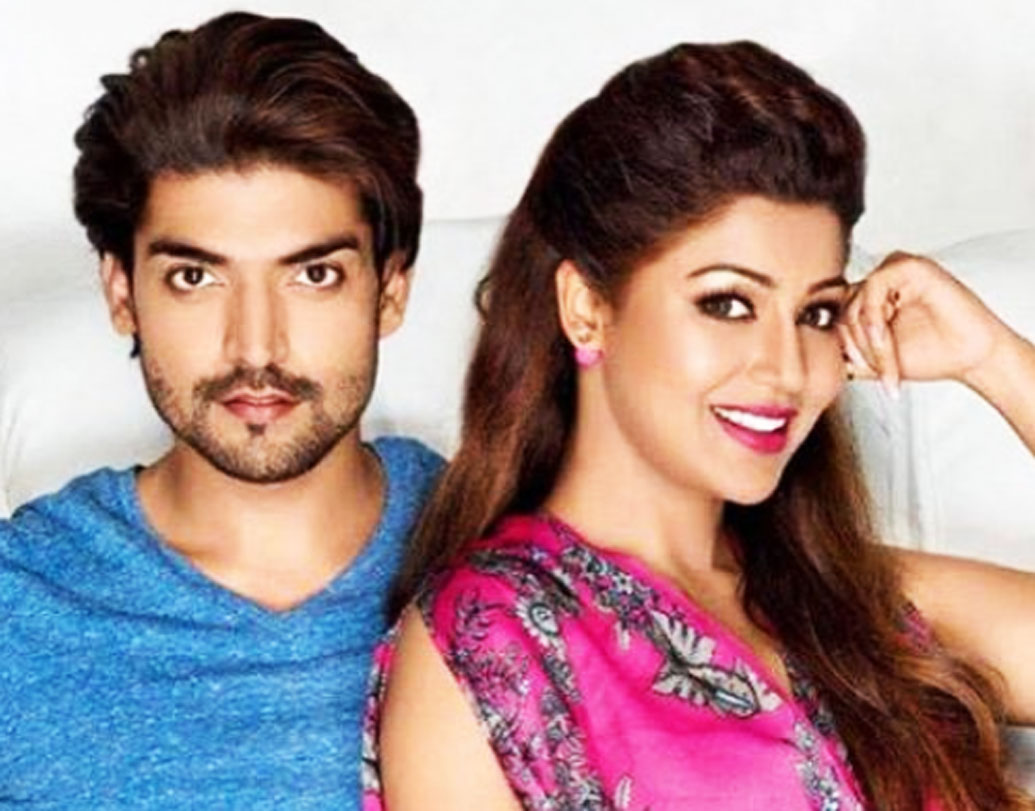 ‘রামায়ন’-এ রাম আর সীতার চরিত্রে অভিনয় করার আগেই একটা রিয়্যালিটি শো-তে দেখা হয়ে গিয়েছিল গুরমিত চৌধরি আর দেবীনা বন্দ্যোপাধ্যায়ের। সেখানেই প্রেমে পড়েন গুরমিত আর দেবীনা। বিয়ের আগে বেশ কিছু দিন লিভ ইন করেছিলেন এই জুটি।