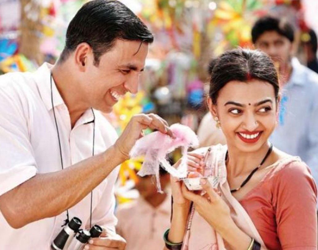 একগুচ্ছ ছবিতে অভিনয় করেছেন অক্ষয় কুমার। তবে ‘প্যাডম্যান’-এর স্ক্রিপ্টটা পড়ার সঙ্গে সঙ্গে তাঁর মনে ধরে যায় লক্ষ্মীপ্রসাদের চরিত্রটি। যদিও লক্ষ্মীপ্রসাদের চরিত্রটির জন্য পরিচালকের পছন্দ ছিলেন অন্য কেউ। আর তাই প্রযোজক আর পরিচালককে রীতিমতো অনুরোধ অবধি করতে হয় অক্ষয়কে। আসলে প্রযোজক যে অক্ষয়েরই স্ত্রী, টুইঙ্কল।