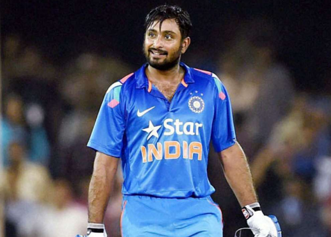 অম্বাতি রায়ডু: অম্বাতিকে এশিয়া কাপে তিন নম্বরে খেলাচ্ছে ভারতীয় দল পরিচালন সমিতি। চার ইনিংসে ১১৬ রান করেছেন তিনি। গড় ৫৮। তাঁকে আফগানদের বিরুদ্ধেও সম্ভবত তিন নম্বরে নামানো হবে।