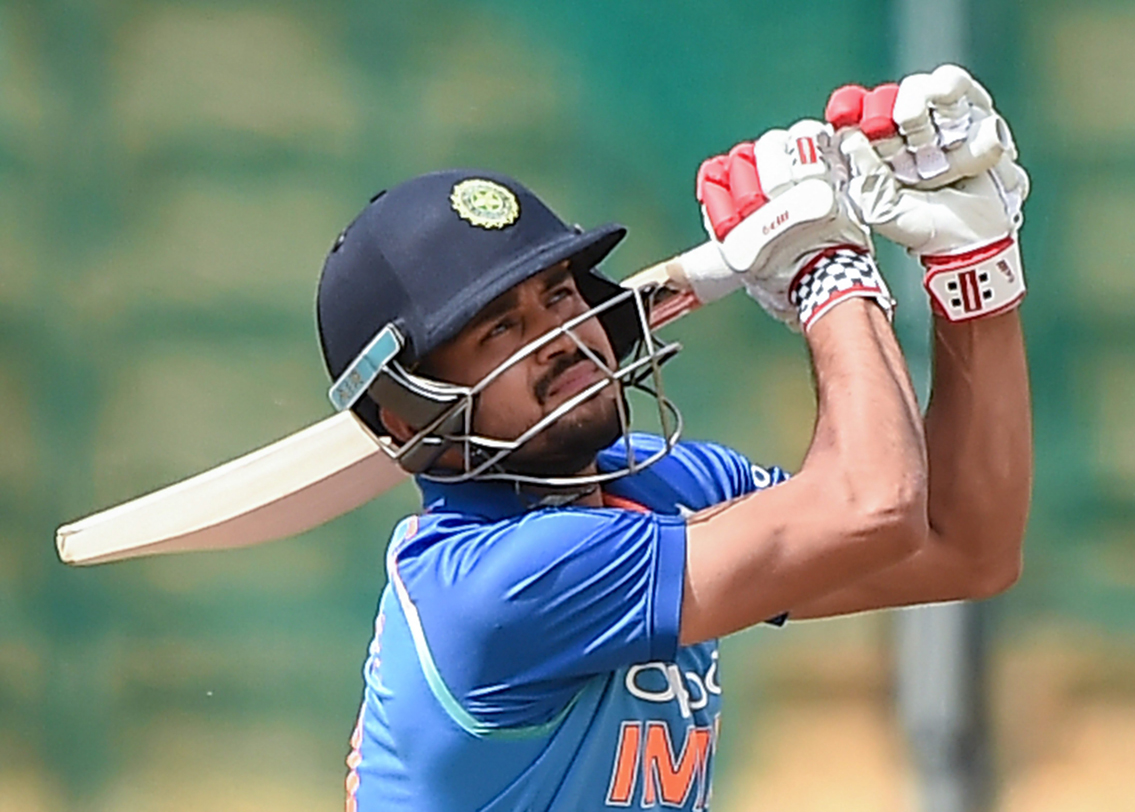 মণীশ পাণ্ডে: গ্রুপ ম্যাচে অনবদ্য ক্যাচ নিয়ে পাকিস্তানের অধিনায়ক সরফরাজকে আউট করেছিলেন মণীশ। কিন্তু এশিয়া কাপে এখনও একটা ম্যাচও খেলার সুযোগ পাননি তিনি। আজ ব্যাট হাতে দেখা যেতে পারে তাঁকেও।