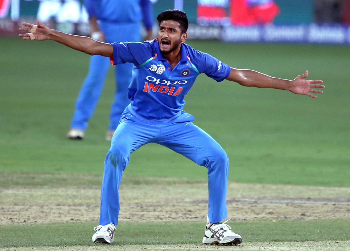 খলিল আহমেদ: জশপ্রীত বুমরাকে বিশ্রাম দিয়ে আজ ভারতীয় দলে খেলার সম্ভাবনা রয়েছে খলিল আহমেদের।