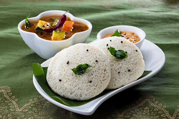 পেট ভরে সকালের জলখাবার খাওয়ায় বিশ্বাসী। কোনও দিন দোসা-ইডলি, তো কোনও দিন ডালিয়া-উপমা-সাবুর খিচুড়ি বা চিঁড়ের পোলাও খান শ্রদ্ধা।