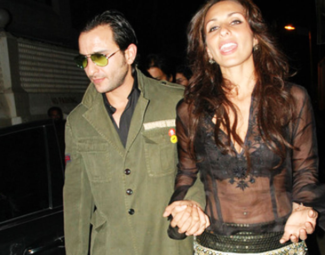 রোসার সঙ্গে সম্পর্ক নিয়ে সংবাদ মাধ্যমের কাছে মুখও খুলেছিলেন সইফ। সে সময়ে তিনি যে পুরোপুরি রোসার প্রেমে হাবুডুবু খাচ্ছিলেন, সে কথাও বলতে ভোলেননি সইফ।