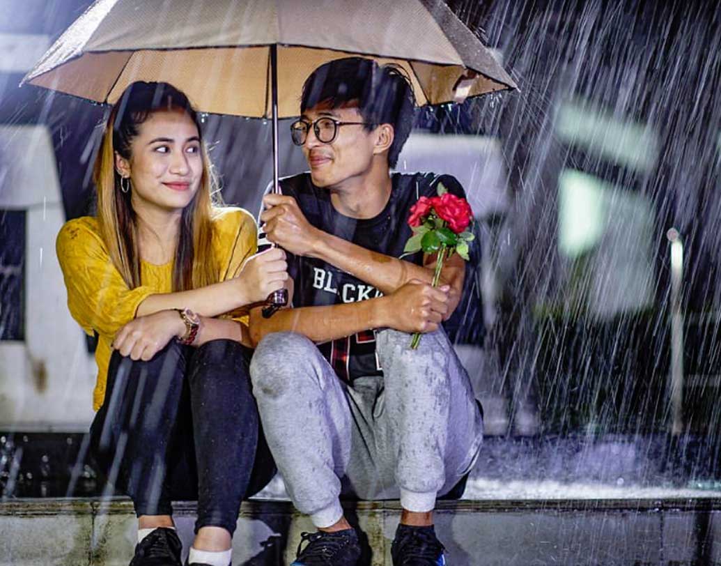 কিন্তু তাও কেন এই ইন্ডাস্ট্রিতে কাজ করেন পরিচালকেরা? সেটা একমাত্রই সিনেমার প্রতি তাঁদের ভালবাসার কারণে। তবে বেশির ভাগ পরিচালক, অভিনেতা এবং টেকনিশিয়ানরা দিনের বেলায় অন্য কাজের সঙ্গেও যুক্ত থাকেন।