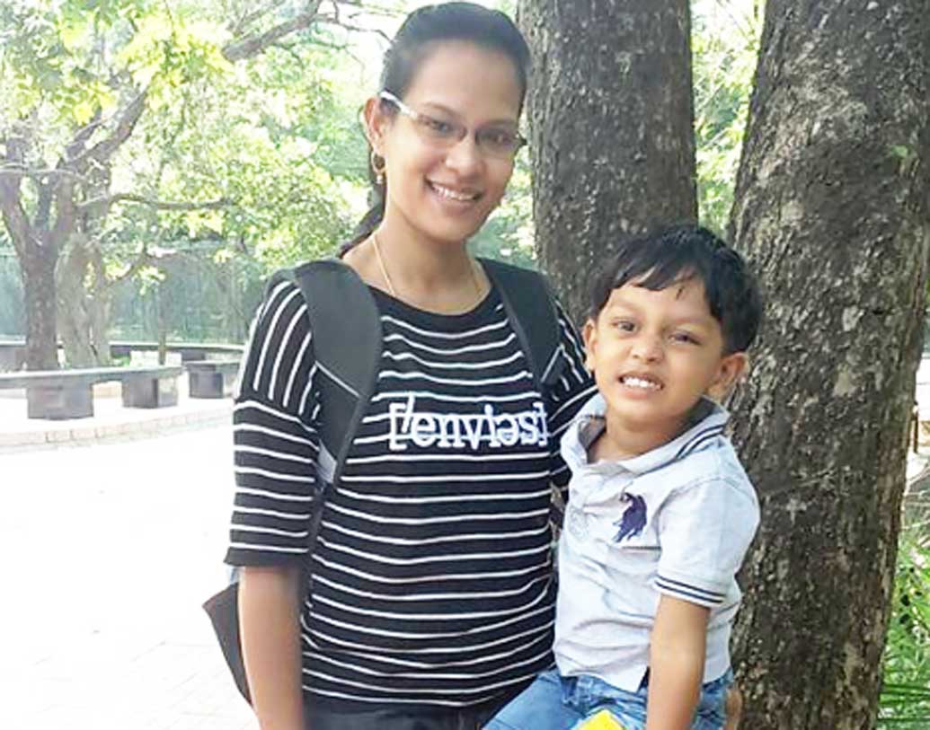 ৬ বছরের একটি পুত্র সন্তানও রয়েছে রুবির। রুবি বলছিলেন, ‘‘সন্তান হওয়ার পর নিজের শরীরের যত্ন নেওয়াটা ছিল খুব দুষ্কর। কিন্তু আমি আমার লক্ষ্যটা ঠিক করে নিয়েছিলাম। তাই শরীরচর্চা করে যাচ্ছিলাম লাগাতার।’’