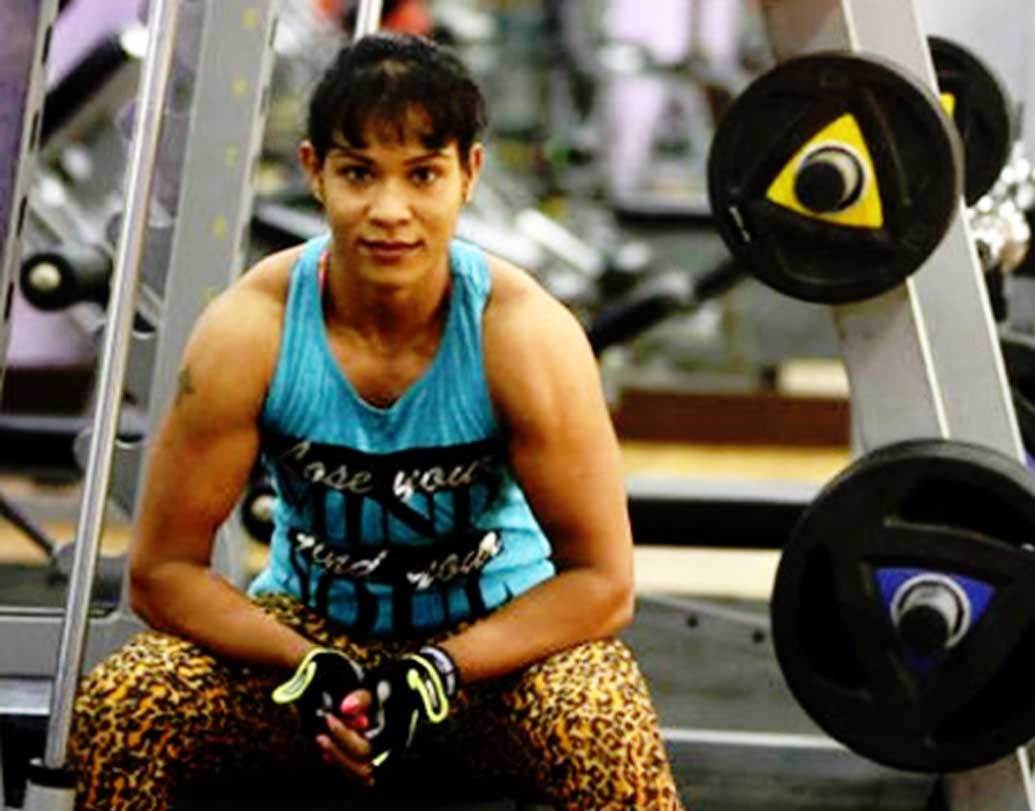 রুবিকে নিয়ে বেশ আশাবাদী তাঁর কোচ কার্তিক। তাঁর কথায়, “খুব সহজেই রুবি আরও খেতাব জিতে নিতে পারে। ১০০ জনেরও বেশি মহিলাকে আমি ট্রেনিং দিয়েছি। কিন্তু বেশির ভাগ মহিলাই খুব তাড়াতাড়ি অধৈর্য হয়ে যান। রুবির অদম্য ইচ্ছাশক্তি। যে কাজটার জন্য ওকে আমি এক বছর সময় দিয়েছিলাম, সেটা ও ৬ মাসেই করে ফেলেছিল।’’