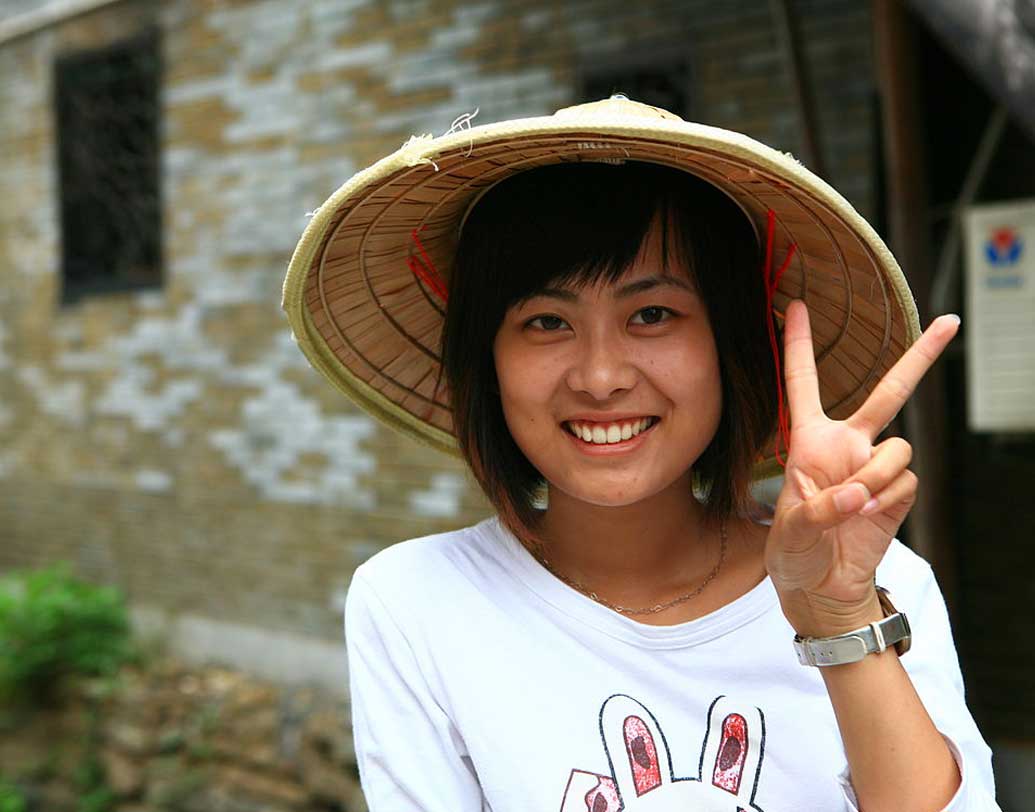 চিন- চিনে পরকীয়া অপরাধ নয়। কিন্তু বিবাহ বিচ্ছেদের অন্যতম কারণ হিসেবে বিবেচিত হয়। চিনে বিবাহ আইনের ৪৬ নম্বর ধারা অনুযায়ী, স্বামী বা স্ত্রীর মধ্যে ক্ষতিগ্রস্ত ব্যক্তি এ ক্ষেত্রে ক্ষতিপূরণের দাবি করতে পারেন।