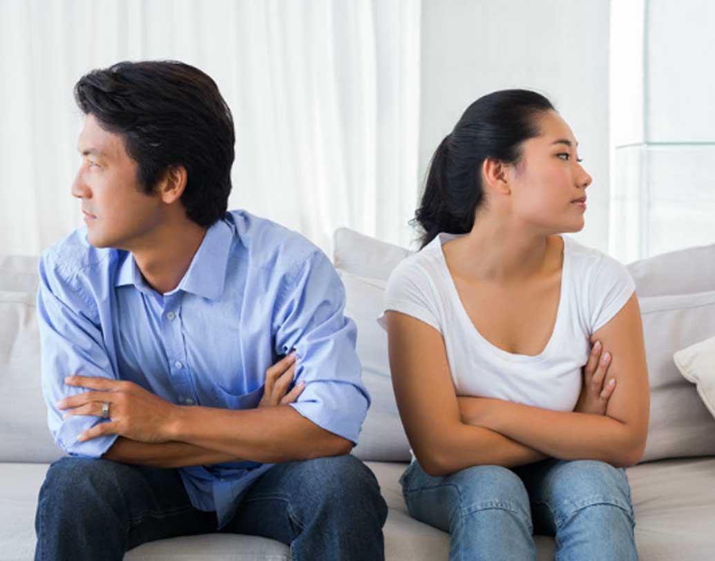 তাইওয়ান- পরকীয়া বরাবরই অপরাধ তাইওয়ানে। পরকীয়ার অপরাধে স্বামী বা স্ত্রী যে কেউ ধরা পড়লে এক বছরের জেল হয়। তাইওয়ানের এক জেন্ডার ইকুয়ালিস্টের কথায়, ‘‘তাইওয়ানিজ পুরুষরা ধরা পড়লে তাঁরা সাধারণত স্ত্রীর কাছে ক্ষমা চাইত। যেহেতু তাঁরা রোজগেরে তাই স্ত্রীরা মামলা বন্ধ করে দিতেন। কিন্তু এমন ঘটনা মহিলাদের সঙ্গে ঘটলে তাঁদের আদালত অবধি ছুটতেই হত।’’