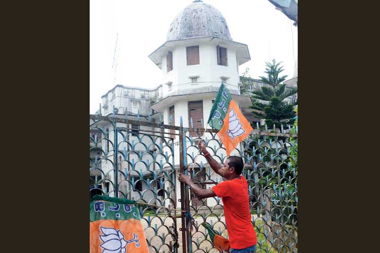Nuisance in some places in Siliguri during Bandh called off by BJP
