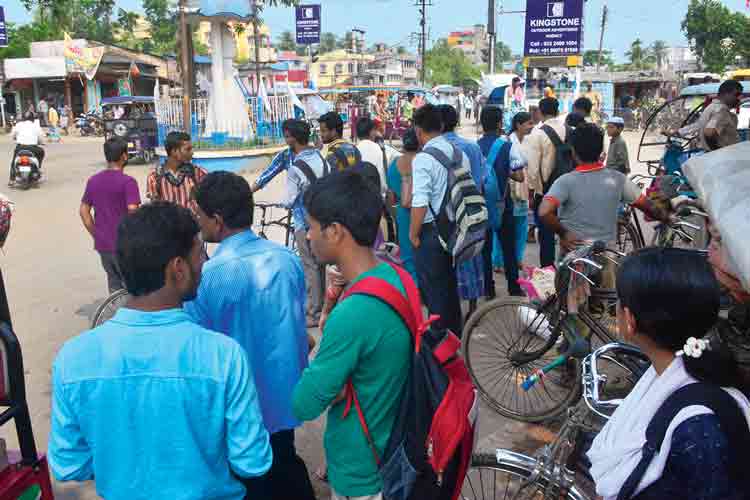 Bandh created trouble in bus routes, harassment of passengers