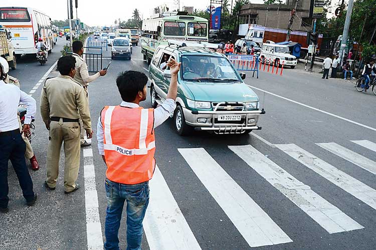Traffic rule breakers are in duty with Police and trying to understand the reckless drive