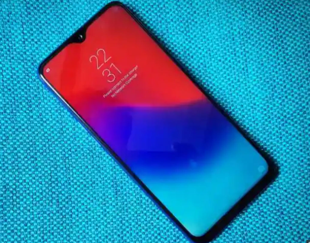 ওয়াটারড্রপ ডিসপ্লে নচ, দুর্দান্ত ক্যামেরা ও অপারেটিং সিস্টেম আর আকর্ষণীয় লুক নিয়ে বাজারে এল রিয়েলমি ২ প্রো।