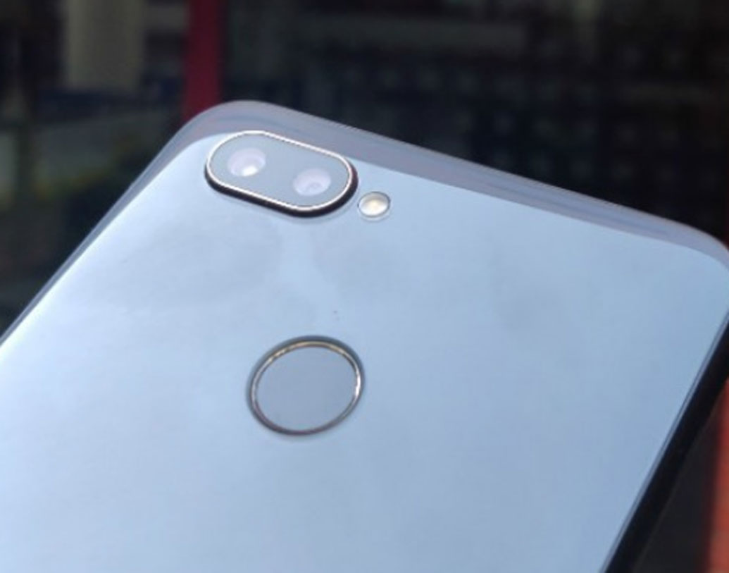 ছবি তোলার জন্য থাকছে ১৬ মেগাপিক্সেল আইএমএক্স ৩৯৮ প্রাইমারি সেন্সর। এই ক্যামেরার মাধ্যমে ৩০ এফপিএস স্পিডে ৪কে ভিডিয়ো তোলা যাবে। সেলফি তোলার জন্য থাকছে ১৬ মেগাপিক্সেল ক্যামেরা।