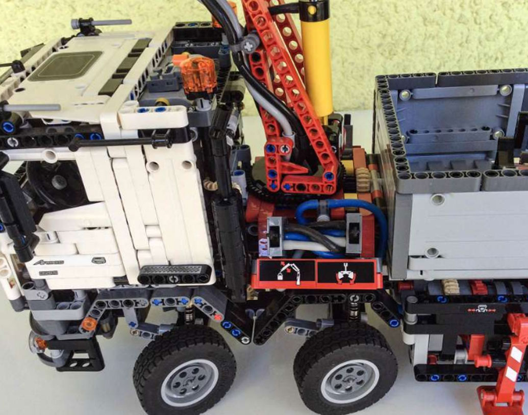 ফাইভ জি নেটওয়ার্কের মাধ্যমে রিমোট পরিচালিত যানবাহন ও মেশিনকেও নির্ঝঞ্ঝাটে চালানো সম্ভব হবে। যেটা টুজি, থ্রিজি ও ফোর জি-তে যেটা অকল্পনীয়, ফাইভ জি-তে অনায়াসে তা সম্ভব।