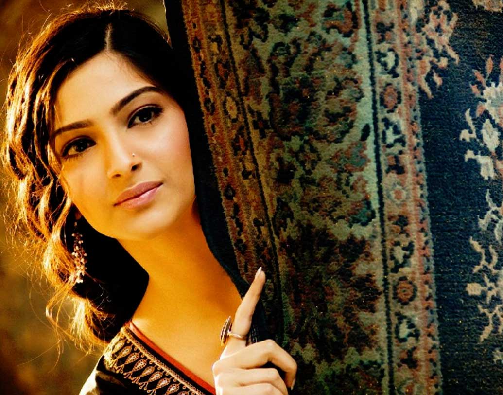 ‘সাওয়ারিয়া’ ছবিটি দিয়ে বলিউড ডেবিউ হয়েছিল সোমন কপূরেরও। ফ্লপ হয়েছিল ‘সাওয়ারিয়া’। কিন্তু এই সোনমই আবার খুব সম্প্রতি ‘নীরজা’ ছবিটির জন্য জাতীয় পুরষ্কার জিতলেন।