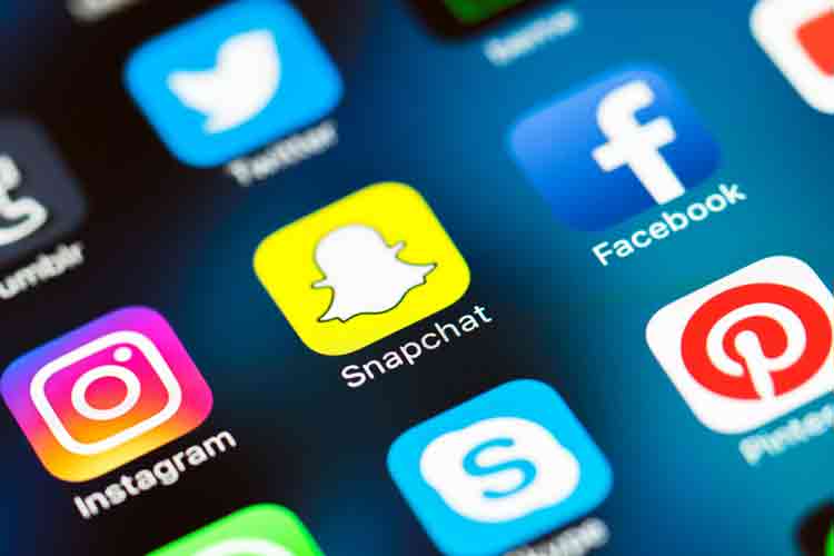 New generation prefers the digital chit-chat than the traditional one