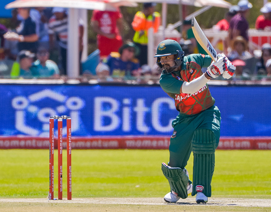 লিটন দাস: আগের ম্যাচে পাকিস্তানের বিরুদ্ধে সফল হননি। যদিও ভারতের বিরুদ্ধে ফাইনালে লিটন দাসের পরিবর্তন কার্যত অসম্ভব। মুশফিকুরের সমস্যা হলে উইকেটের পিছনেও সাবলীল তিনি।