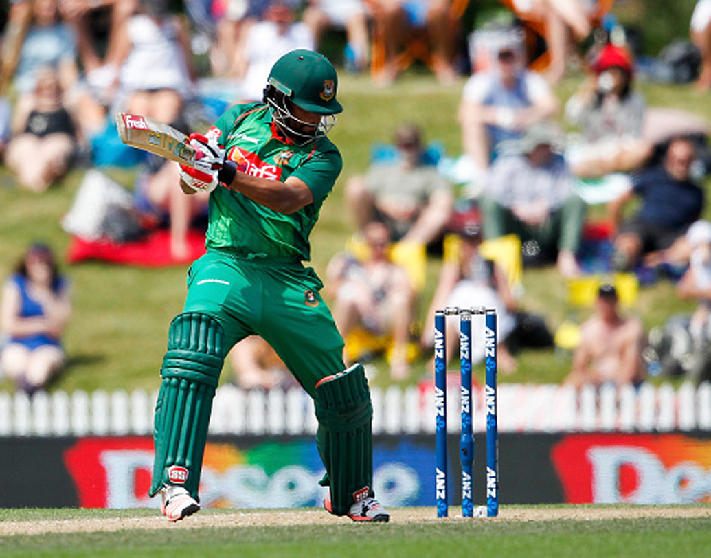 ইমরুল কায়েস: শেষ ম্যাচে রান না পেলেও এশিয়া কাপে যে সুযোগ পেয়েছেন তা কাজে লাগানোর চেষ্টা করেছেন। আজকের ম্যাচে মাঝ পর্বে বাংলাদেশের ভরসার পাত্র হতে হবে ইমরুলকে।