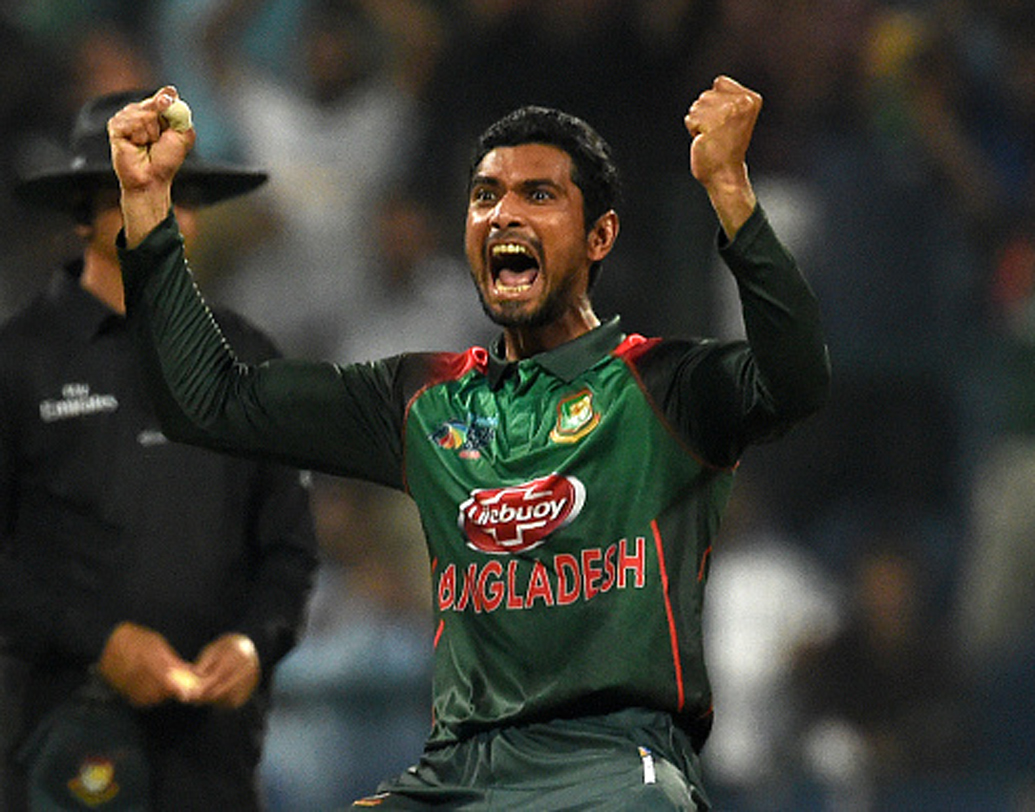 মাহমুদুল্লাহ: ব্যাট হাতে তো বটেই, বল হাতেই দলকে ভরসা দিয়েছেন। অলরাউন্ডার মাহমুদুল্লাহকে আজ প্রথম থেকেই সমীহ করে চলতে হবে। যে কোনও সময় ভয়ঙ্কর হয়ে উঠতে পারেন তিনি।