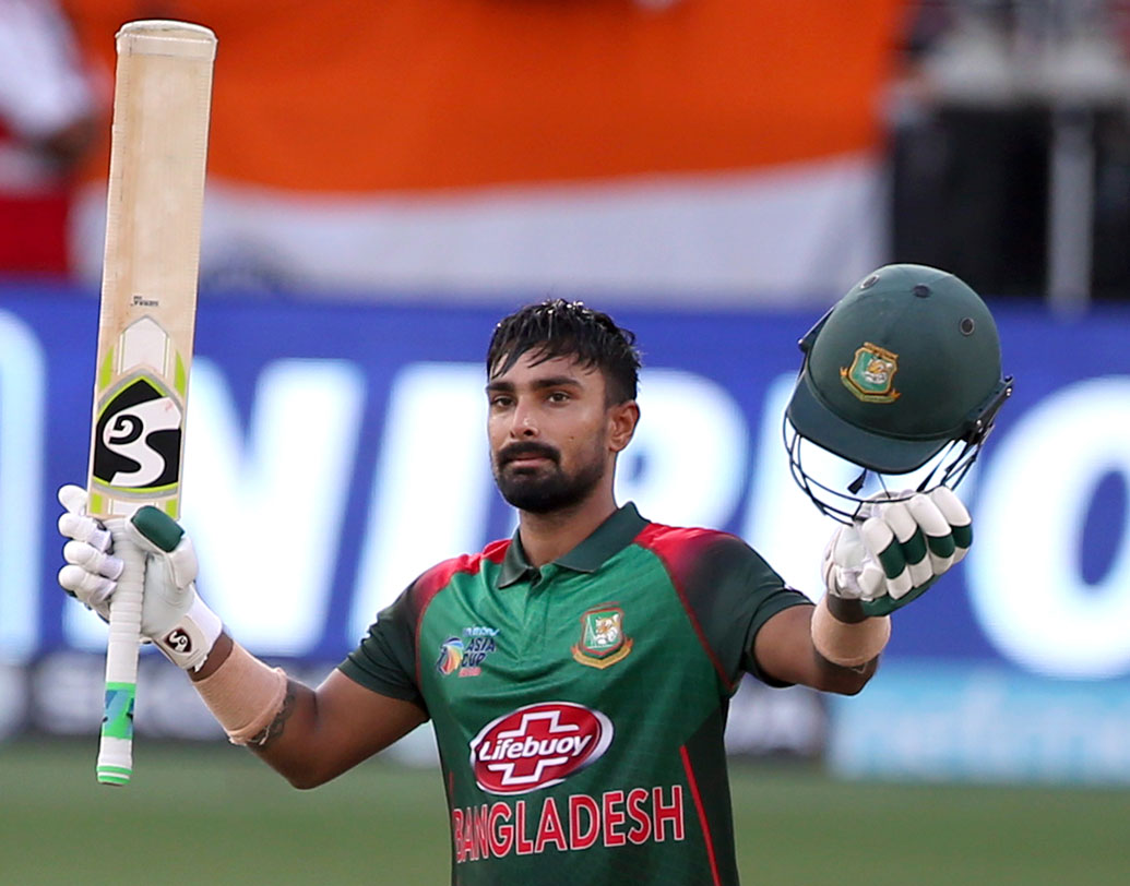 লড়লেন একা লিটন: রূপকথার ইনিংস খেললেন বাংলাদেশের লিটন দাস। দলকে দারুণ একটা শুরুই শুধু দিলেন না, করলেন শতরানও। কিন্তু, মেহদি আউট হওয়ার পর অন্য দিকে লিটনকে সাহায্য করার মতো আর কাউকে পাওয়া গেল না।