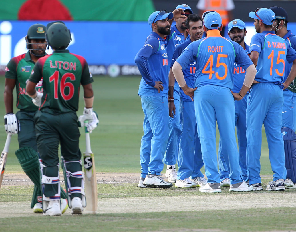 আড়াইশোর কমে আটকে রাখা: প্রাথমিক ধাক্কা কাটিয়ে লড়াইতে ফিরে আসেন রোহিতরা। অনবদ্য বোলিং-ফিল্ডিং সঙ্গে রোহিত-ধোনির যুগলবন্দিতে অসাধারণ গেলপ্ল্যান ভারতকে ম্যাচে ফিরিয়ে আনে। আড়াইশোরও কমে বাংলাদেশকে আটকে রাখেন ভারতীয় বোলাররা। ভারতের যা ব্যাটিং শক্তি তাতে এই রান খুবই সামান্য।