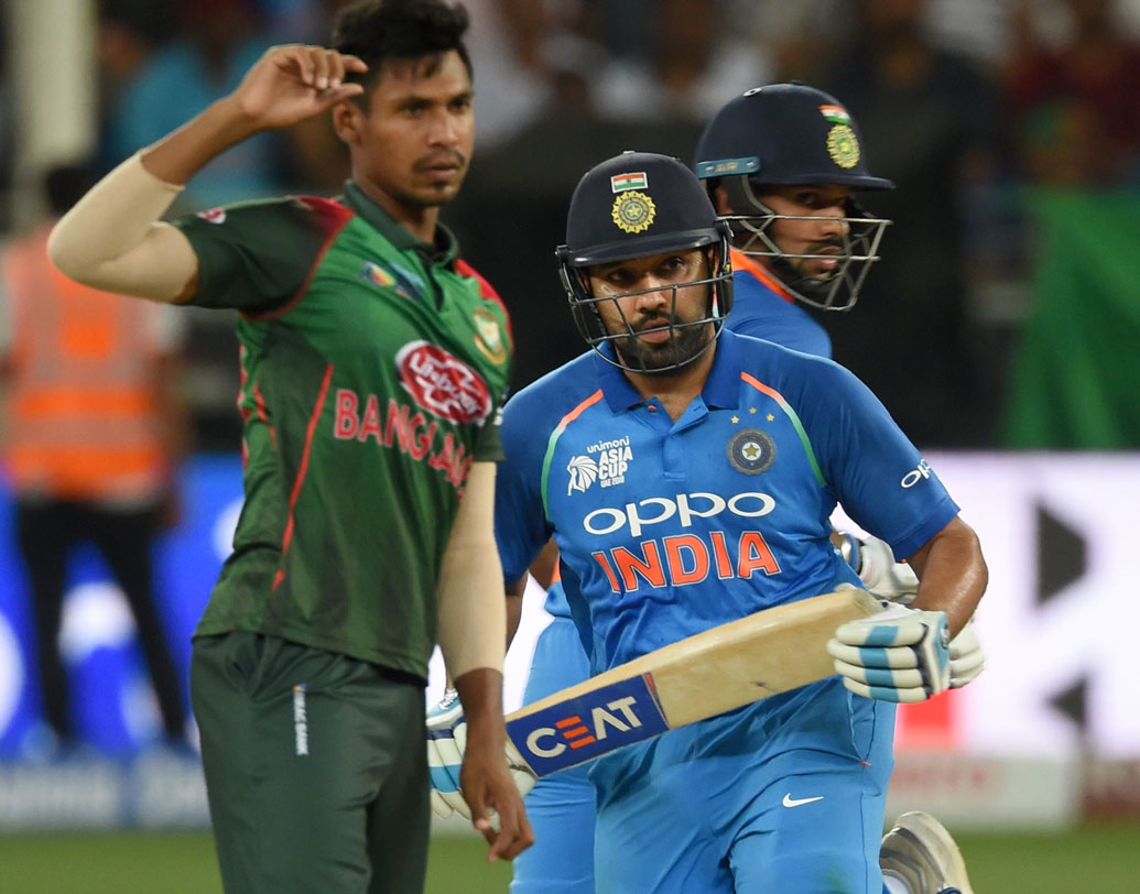 শিখর-রোহিত জুটি: রান কম থাকলেও বাংলাদেশ চাপ তৈরি করার চেষ্টা করেছিল। সবাইকে চমকে মেহদি হাসান মিরাজকে  দিয়ে বোলিং সূচনা করেছিলেন বাংলাদেশের অধিনায়ক। কিন্তু, শিখর ধওয়ন ও রোহিত শর্মা স্বভাবসিদ্ধ ভঙ্গিতে ইনিংস শুরু করে পার্থক্য গড়ে দেন। শিখর অল্প রানে ফিরে গেলেও রোহিত শর্মা ফের বড় রানের দিকেই এগোচ্ছিলেন।